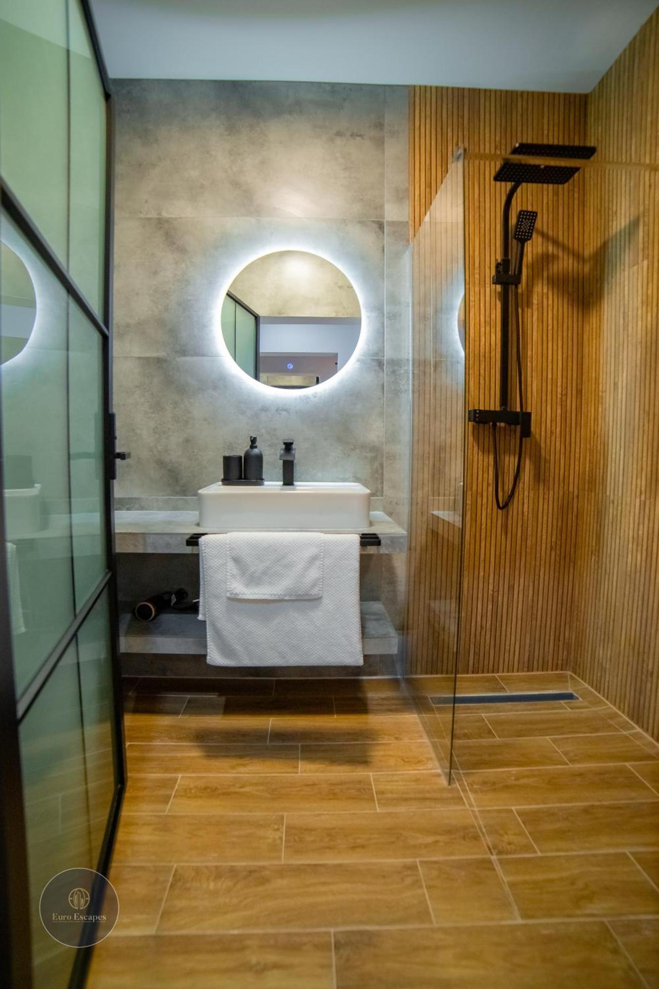 Executive 2Br Apartment With Fast Wi-Fi & Wraparound Balcony Near Promenada Mall Apartamento Bucarest