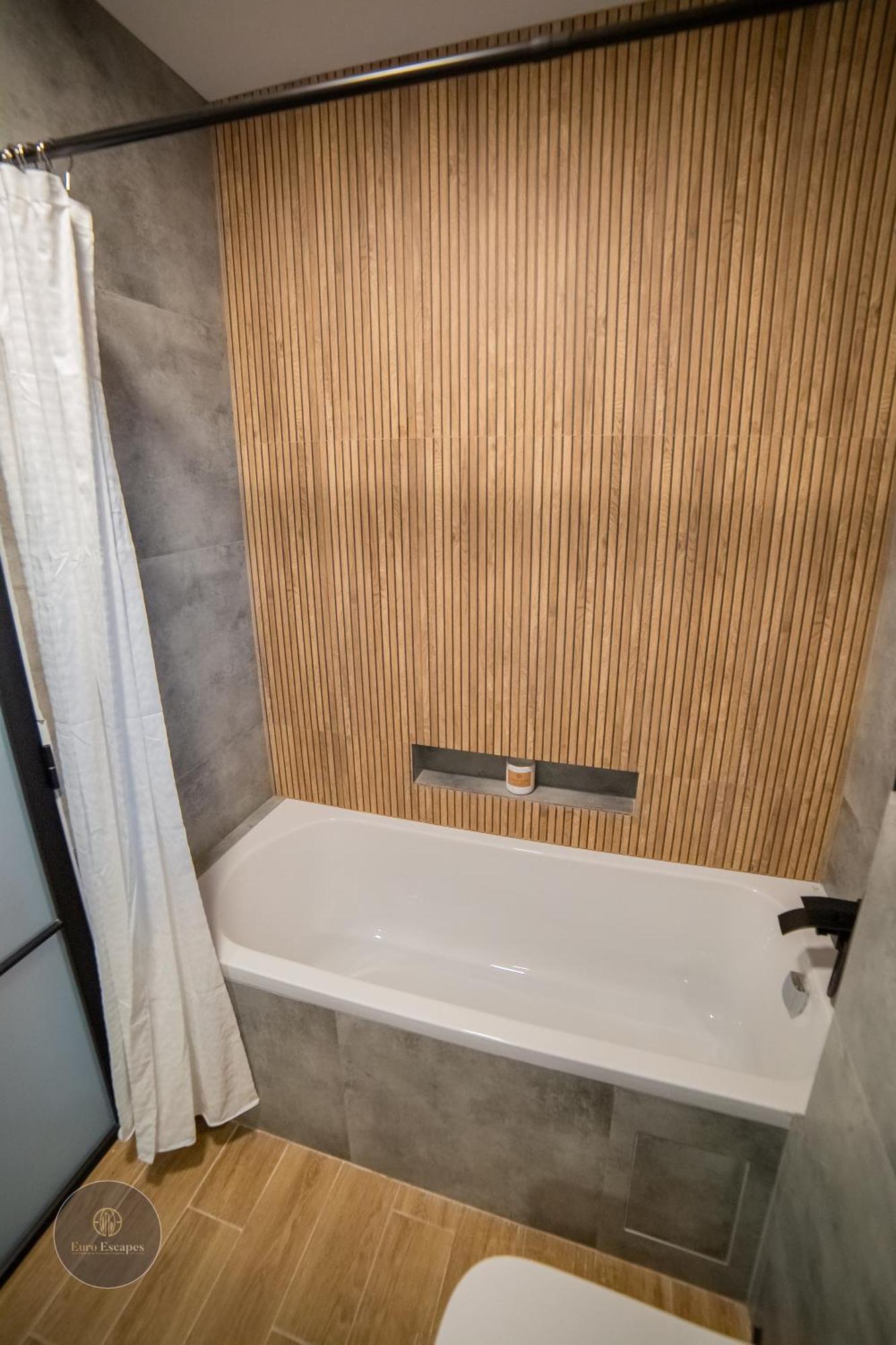 Apartamento Executive 2Br Apartment With Fast Wi-Fi & Wraparound Balcony Near Promenada Mall Bucarest