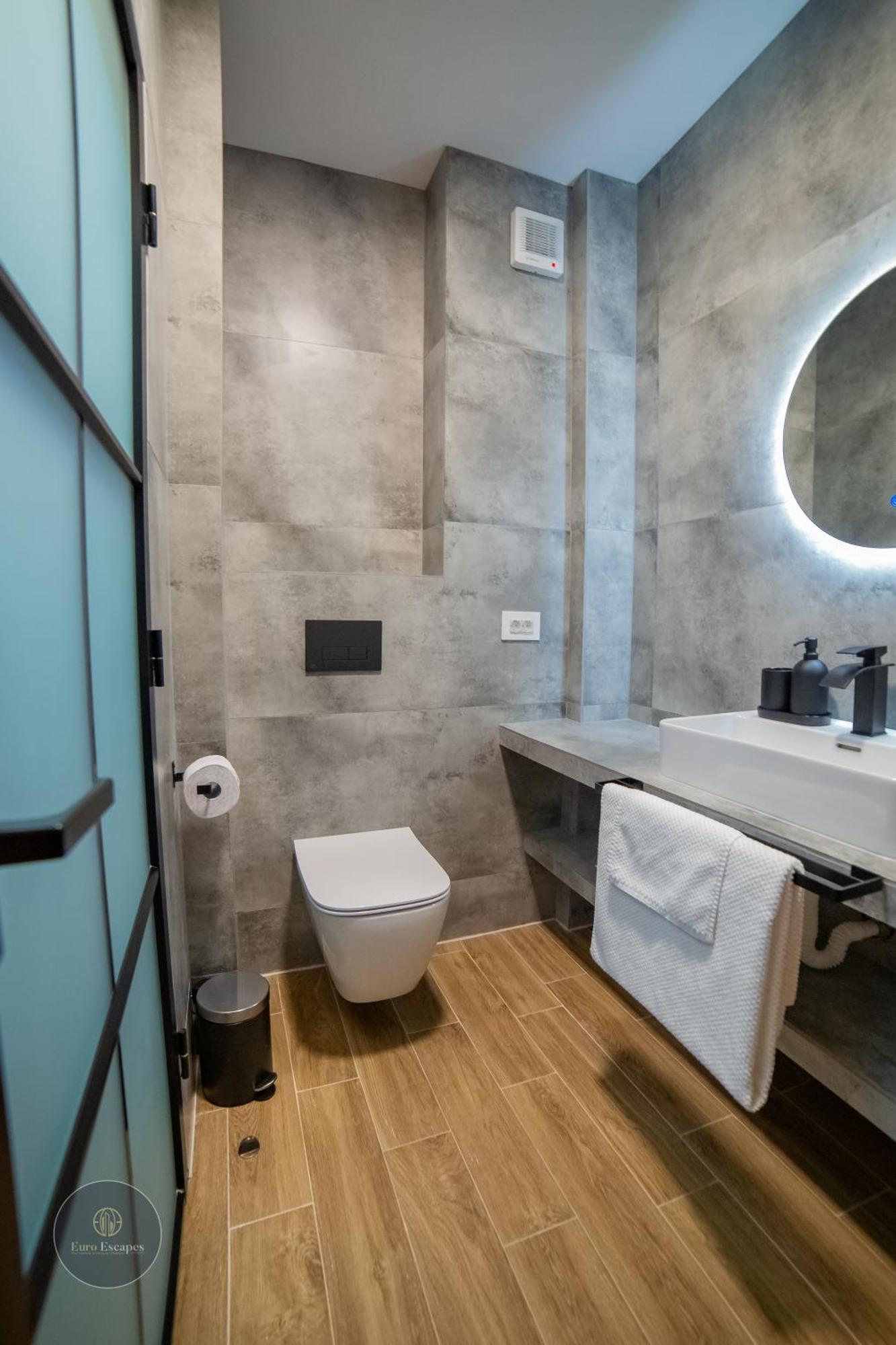 Executive 2Br Apartment With Fast Wi-Fi & Wraparound Balcony Near Promenada Mall * Bucharest