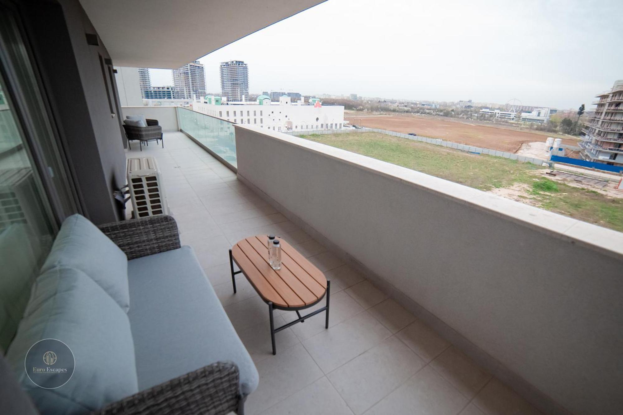 Executive 2Br Apartment With Fast Wi-Fi & Wraparound Balcony Near Promenada Mall Apartamento *