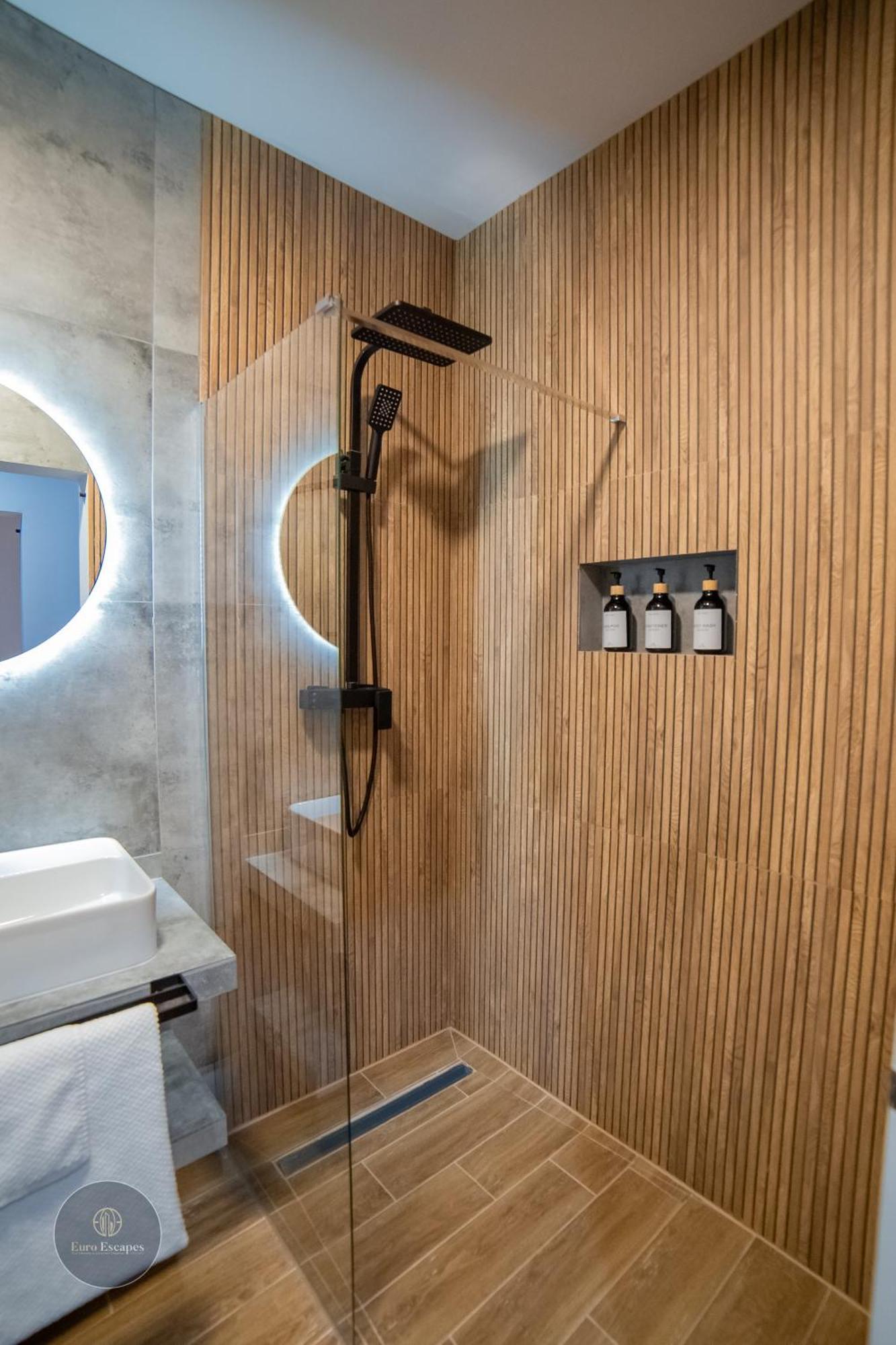 Executive 2Br Apartment With Fast Wi-Fi & Wraparound Balcony Near Promenada Mall Apartment Bucharest
