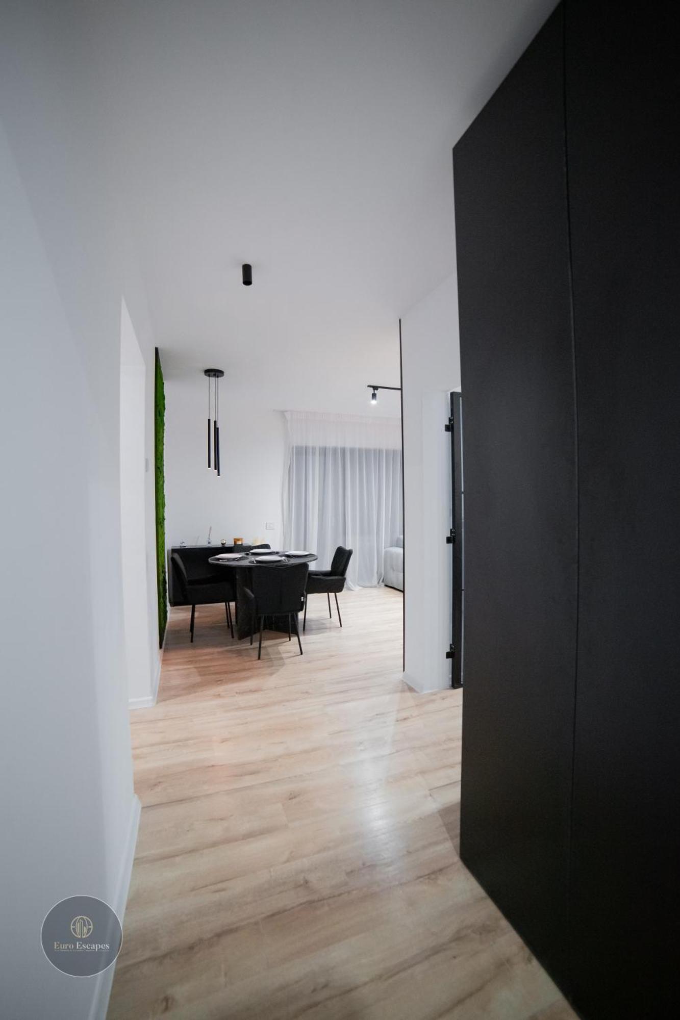 Apartment Executive 2Br Apartment With Fast Wi-Fi & Wraparound Balcony Near Promenada Mall Bucharest