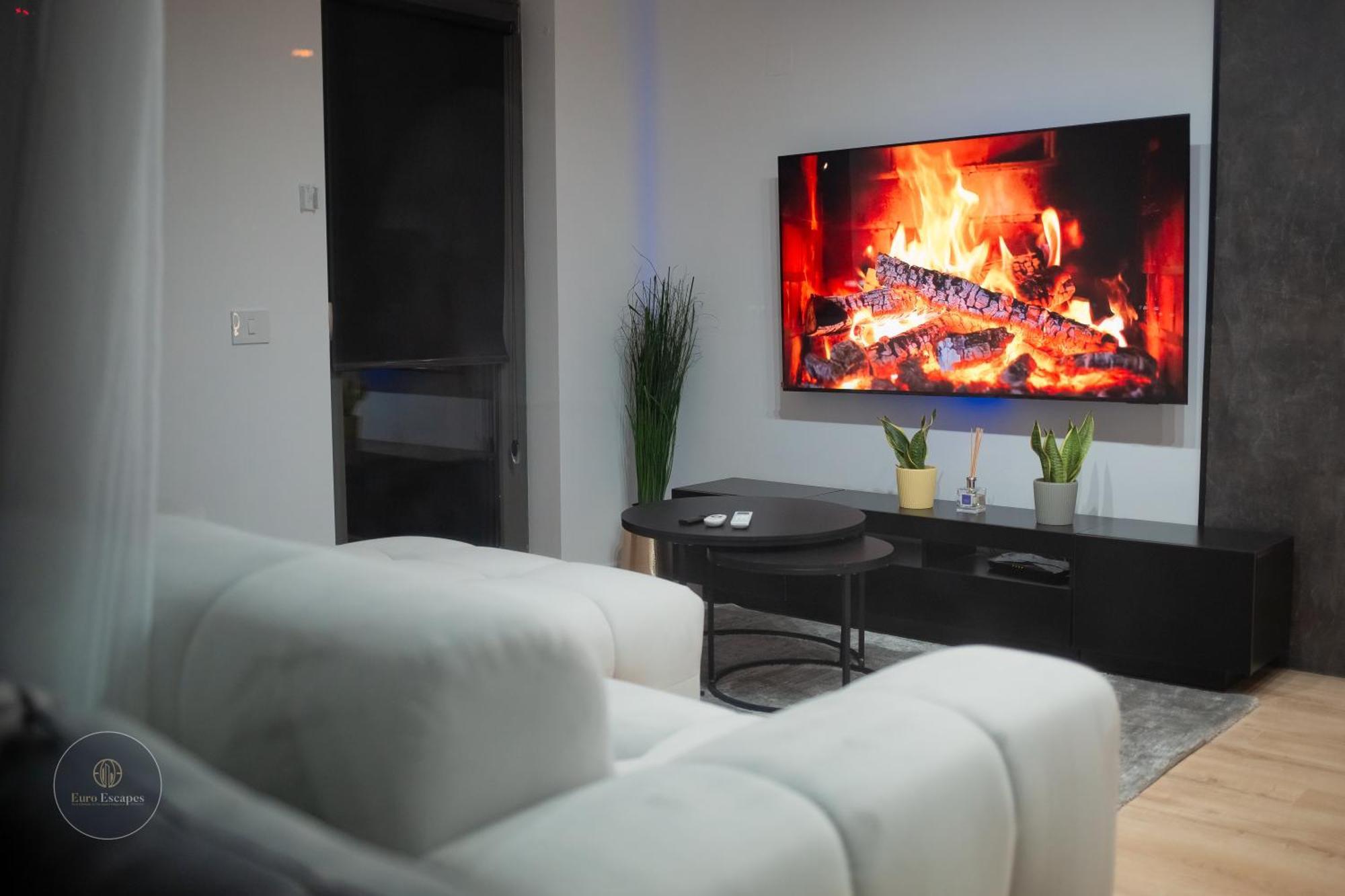 Apartment Executive 2Br Apartment With Fast Wi-Fi & Wraparound Balcony Near Promenada Mall
