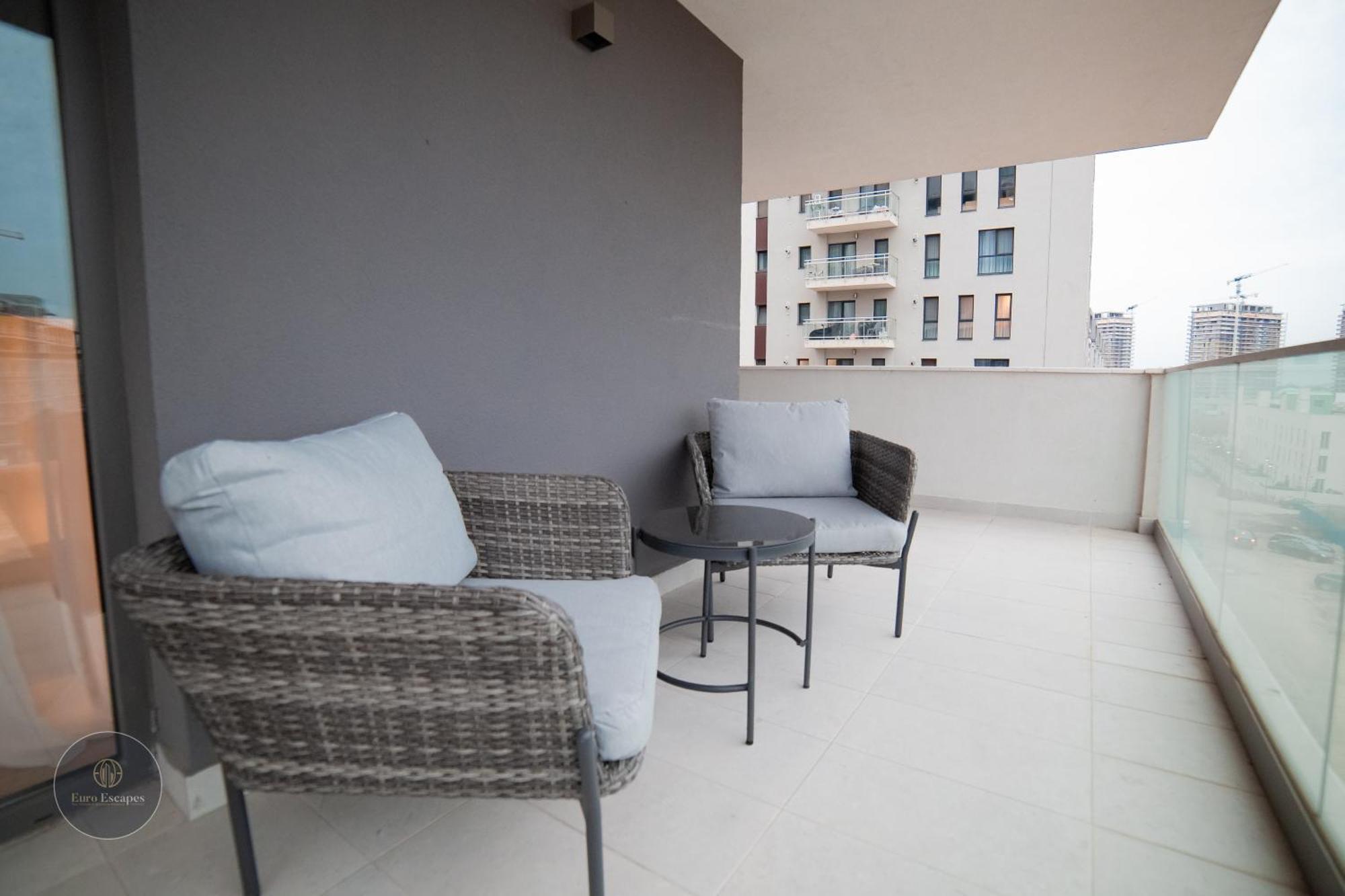 Executive 2Br Apartment With Fast Wi-Fi & Wraparound Balcony Near Promenada Mall * 布加勒斯特